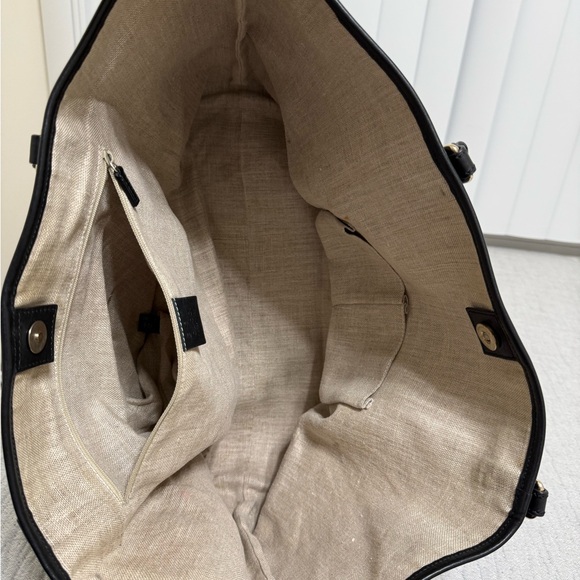 Gucci Black Textured Leather Handbag - Picture 6 of 13